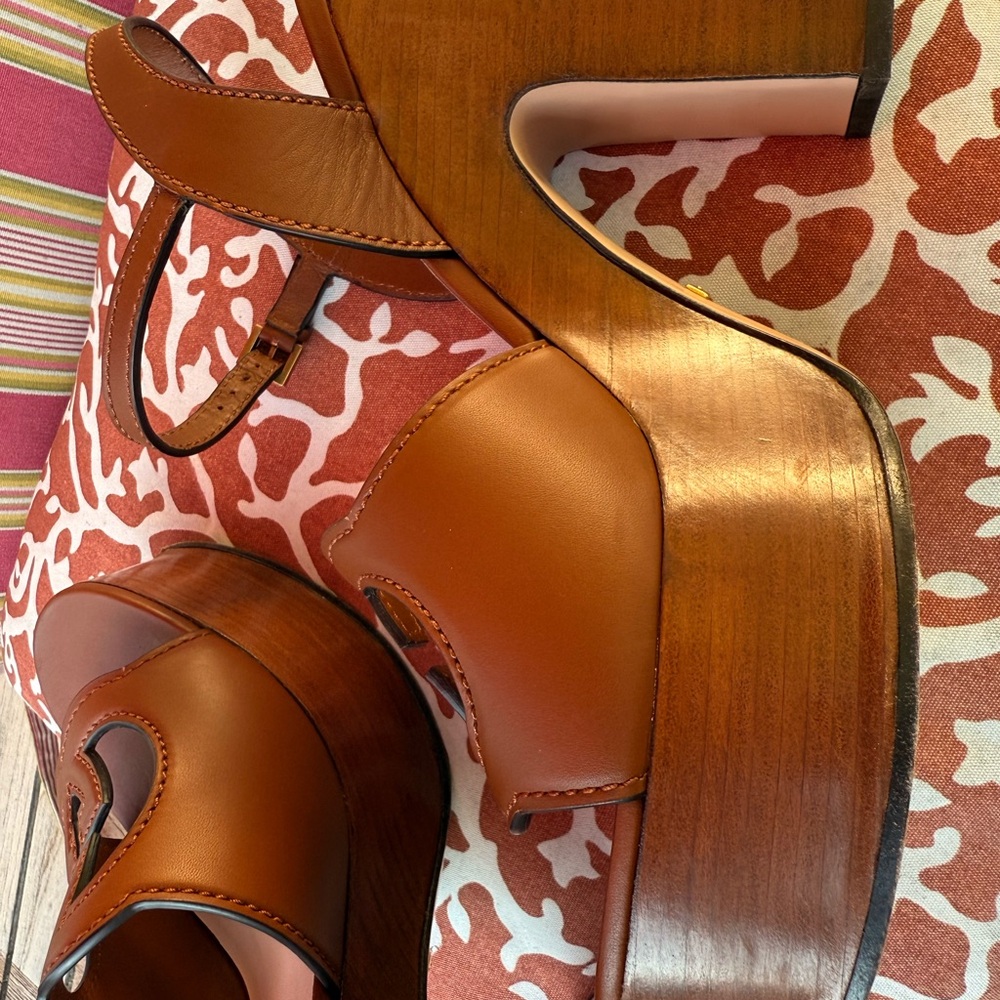 Gucci Interlocking G  Platform Logo Sandals - Picture 7 of 9